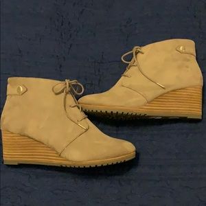 Dr. Scholl’s “Conquer” Wedge lace up booties